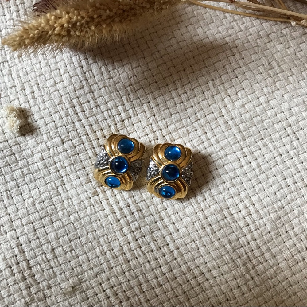 Vintage Goldtone Royal Blue Rhinestones Clip-On Earrings